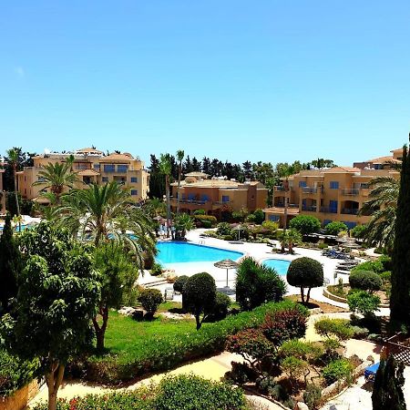 Comfortable 2 Bedroom Apartment In Popular Limnaria Gardens Paphos Bagian luar foto