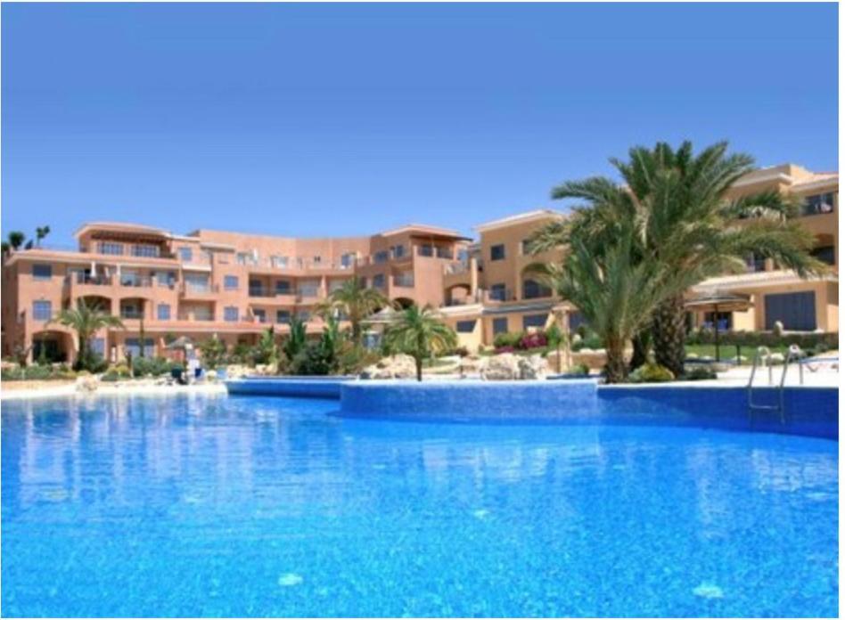 Comfortable 2 Bedroom Apartment In Popular Limnaria Gardens Paphos Bagian luar foto