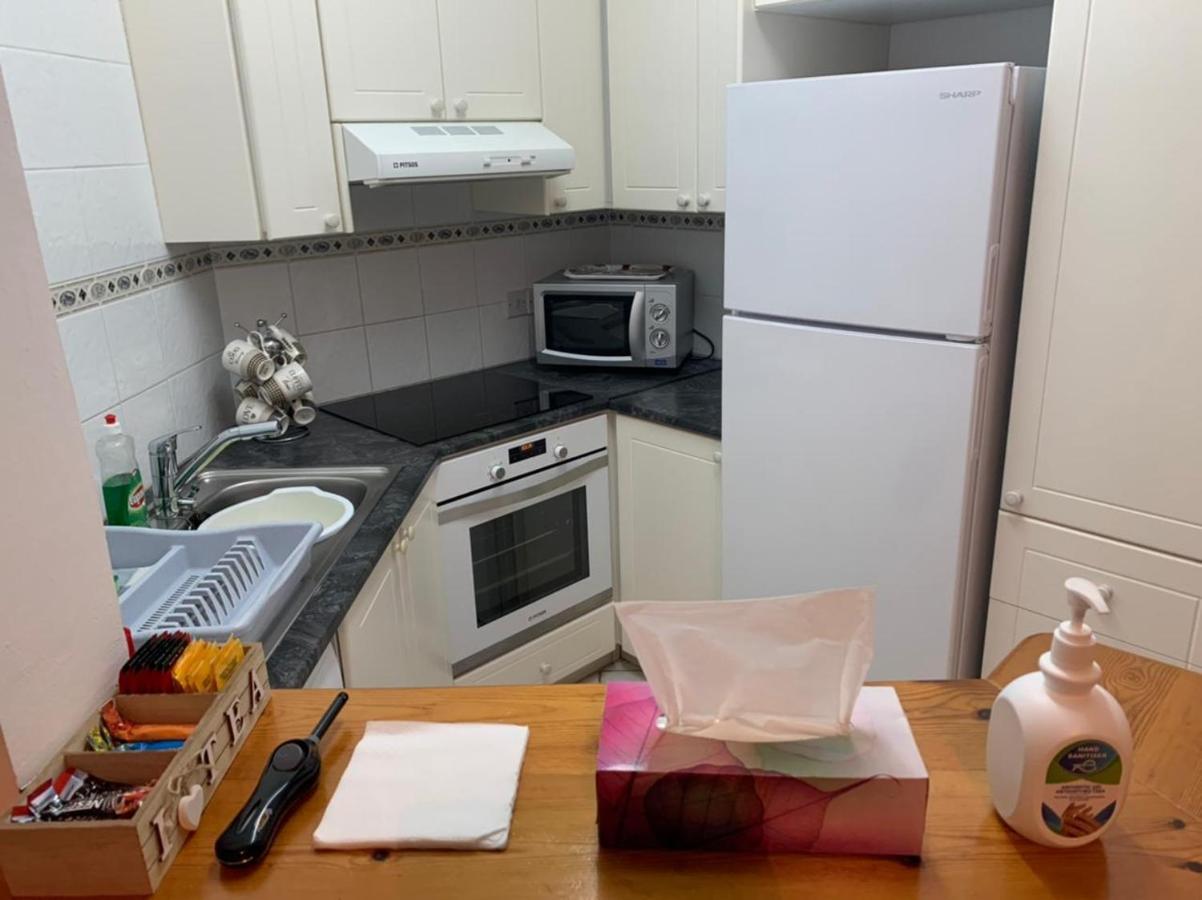 Comfortable 2 Bedroom Apartment In Popular Limnaria Gardens Paphos Bagian luar foto
