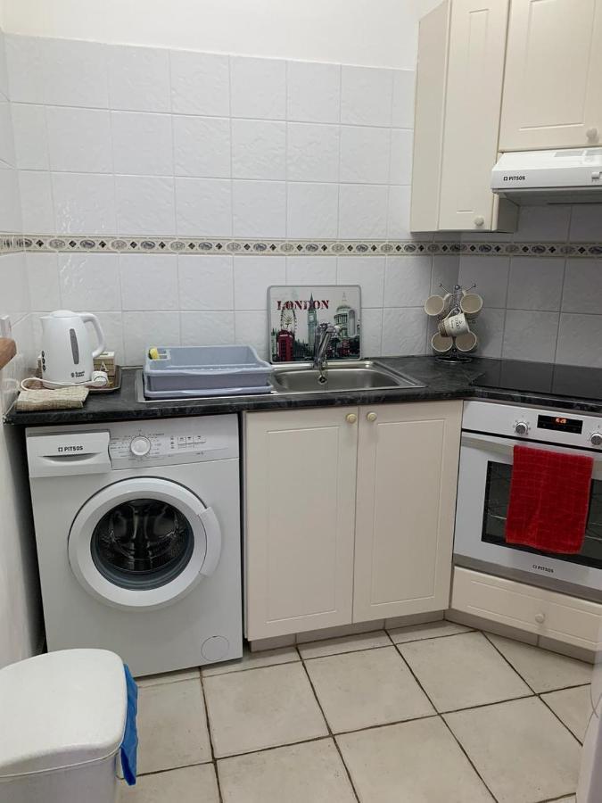 Comfortable 2 Bedroom Apartment In Popular Limnaria Gardens Paphos Bagian luar foto