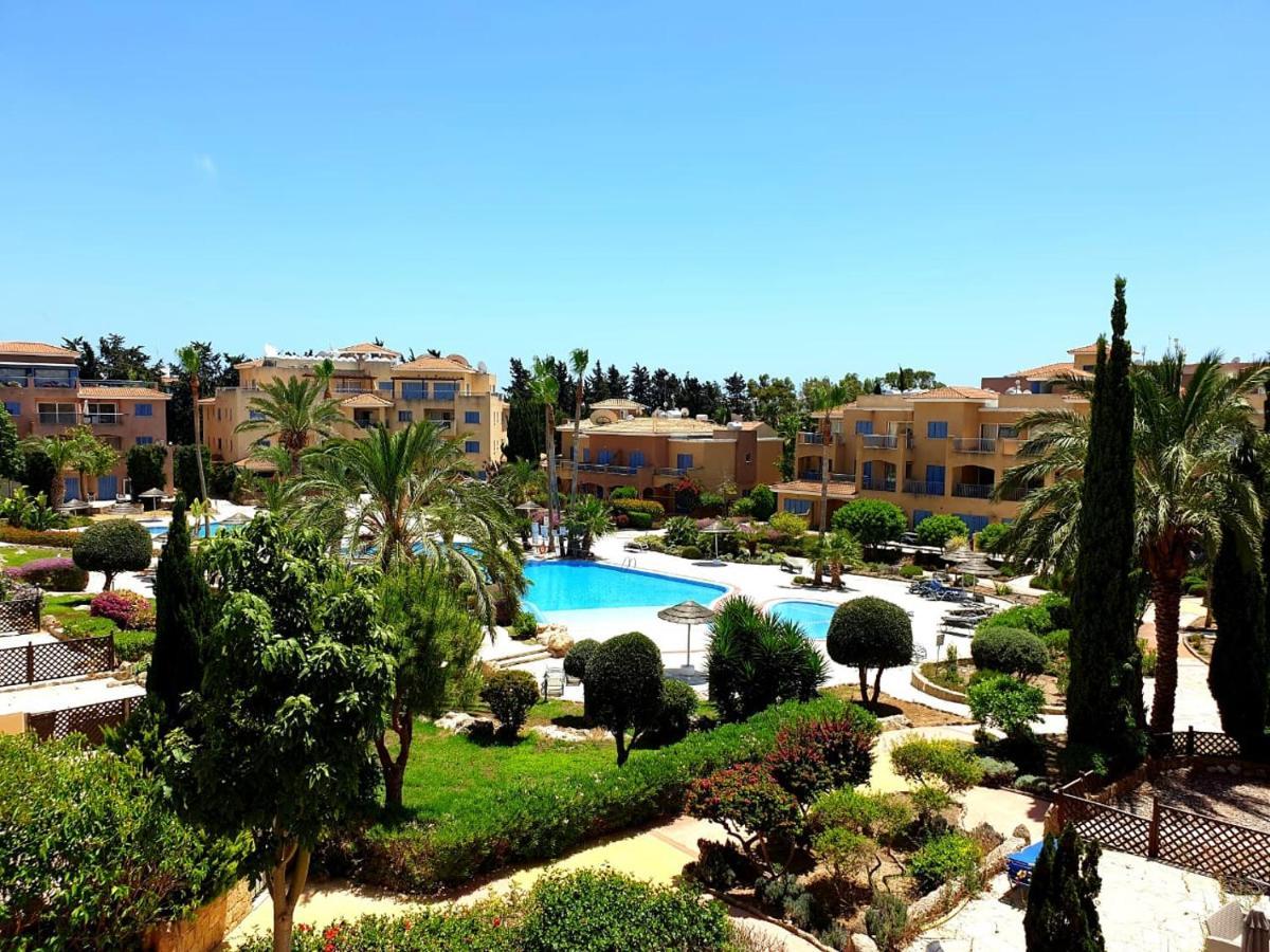 Comfortable 2 Bedroom Apartment In Popular Limnaria Gardens Paphos Bagian luar foto