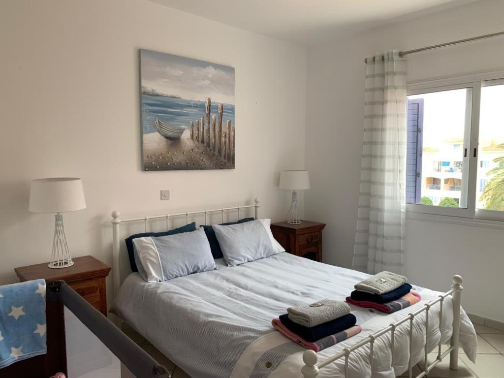 Comfortable 2 Bedroom Apartment In Popular Limnaria Gardens Paphos Bagian luar foto