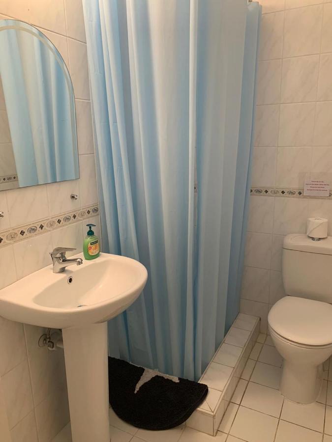 Comfortable 2 Bedroom Apartment In Popular Limnaria Gardens Paphos Bagian luar foto