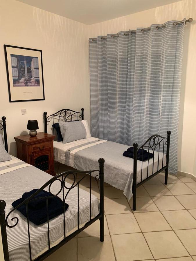 Comfortable 2 Bedroom Apartment In Popular Limnaria Gardens Paphos Bagian luar foto