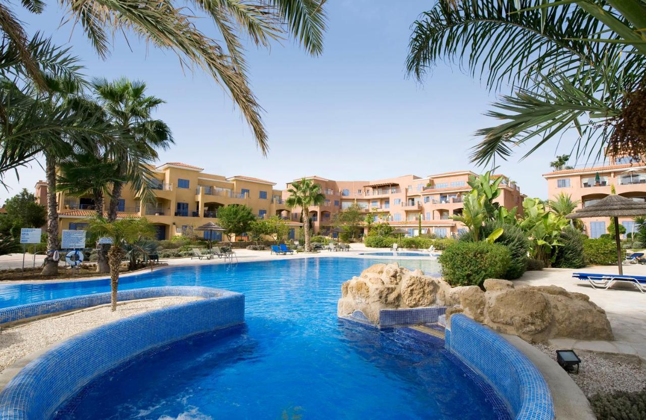 Comfortable 2 Bedroom Apartment In Popular Limnaria Gardens Paphos Bagian luar foto