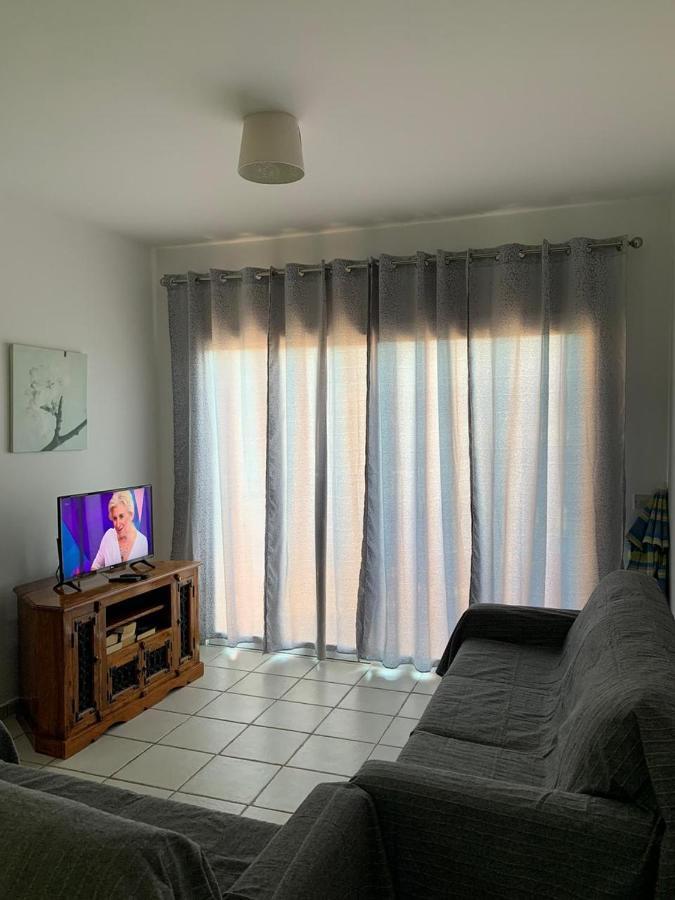 Comfortable 2 Bedroom Apartment In Popular Limnaria Gardens Paphos Bagian luar foto